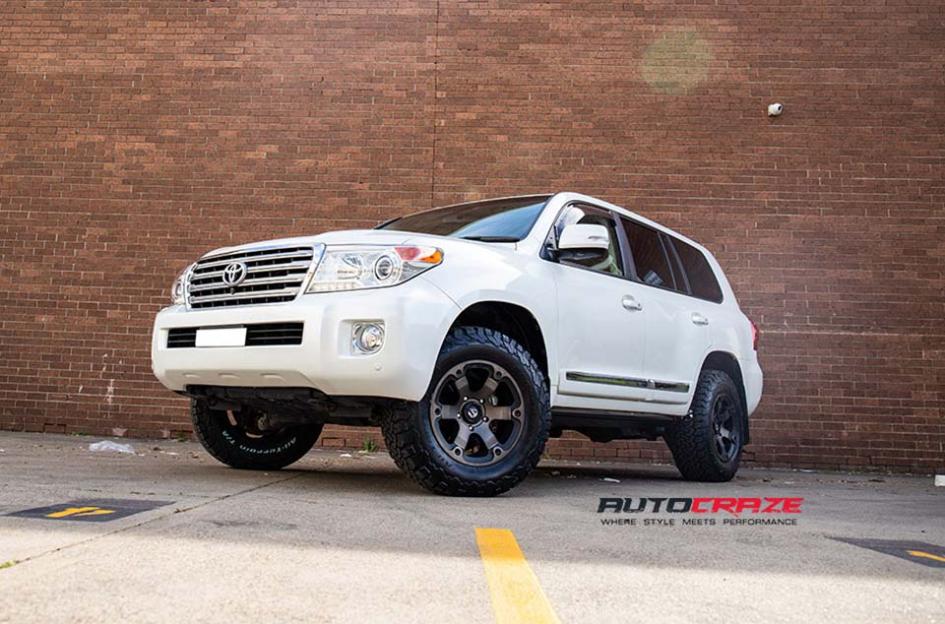 TOYOTA LANDCRUSIER BEAST BLACK   MACHINED WITH DARK TINT